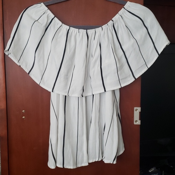 Striped off-shoulder HoneyPunch top - Picture 2 of 2